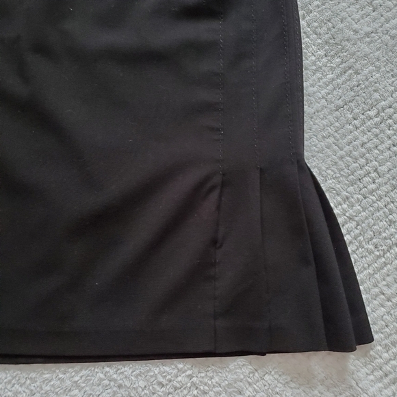 INVESTMENTS Black Skirt Size 14 - Picture 3 of 6